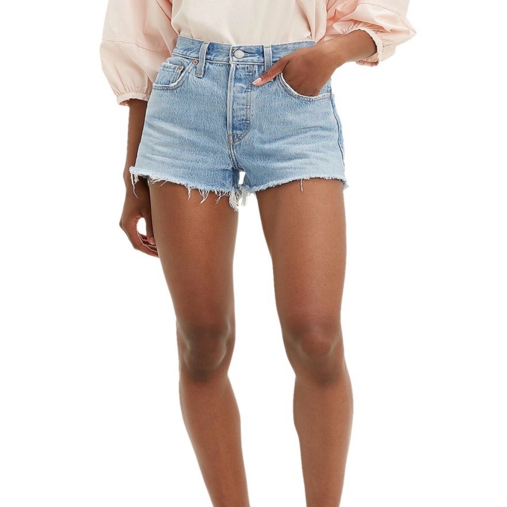 NWT Levi's original 501 Jean Shorts with Frayed Hem & button fly- size 32